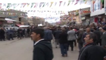 Ağrı Bağımsız Milletvekili Cemal Kaya'ya Silahlı ve Taşlı Saldırı