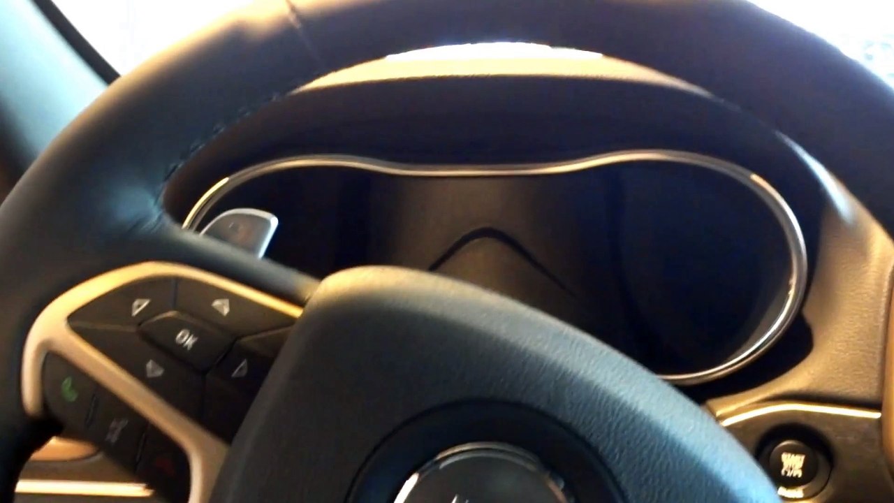 SHOWROOM R$ 269.900 Jeep Grand Cherokee Limited Turbo Diesel 2015 aro 20 AT8 4x4 3.0 V6 241 cv