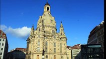 Die Dresdner Frauenkirche kurz vor dem Wiederaufbau und 21 Jahre später...