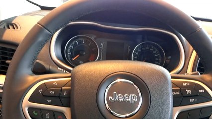 SHOWROOM R$ 209.900 Jeep Cherokee 2015 aro 18 AT9 4x4 3.2 Pentastar V6 271 cv