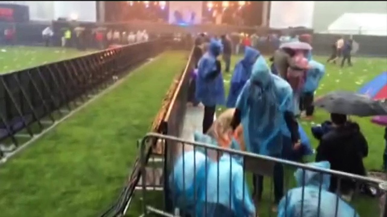 Fikse regenbui trekt over bevrijdingsfestival ...