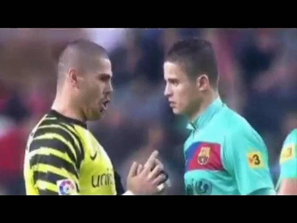 Jugadores del Barcelona hablando ingles - Messi, Mascherano, Valdés y Afellay (Parodia)