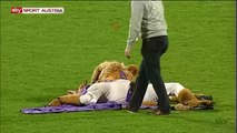 The Austria Vienna mascot was unbelievably drunk on the pitch after 2-1 win