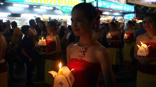 Parade du cote de Chiang Mai pour la Loy Krathong en Thailande