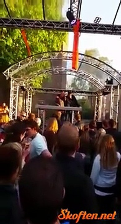 Quand un jeune gars bourré gâche la fête