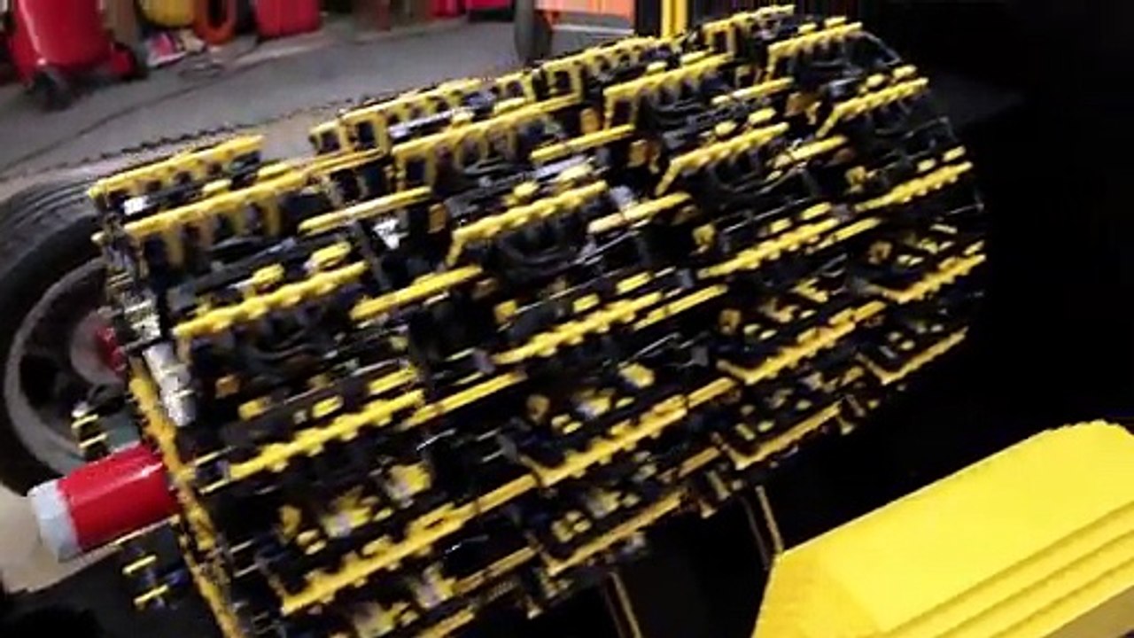 Une vraie voiture LEGO!!