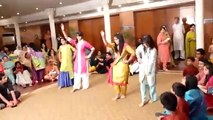 Bachna Ae Haseeno Mehndi Dance Indain Mehndi Dance
