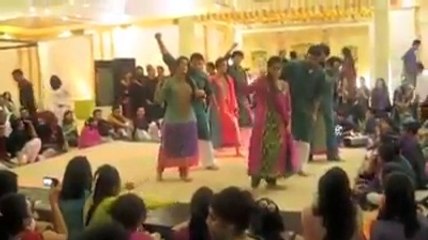 Alo Chat Girls Mehndi Dance Pakistani Mehndi Dance