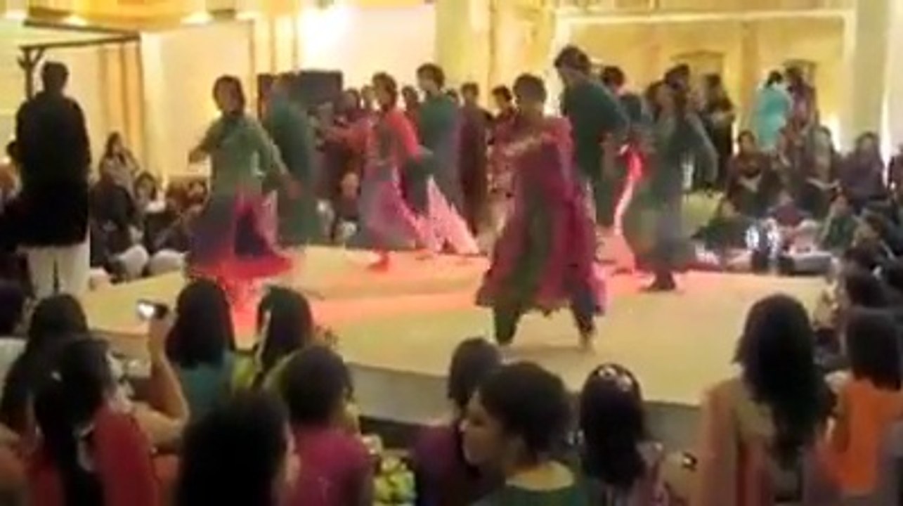 Alo Chat Girlf Mehndi Dance Awesome Dance Performance