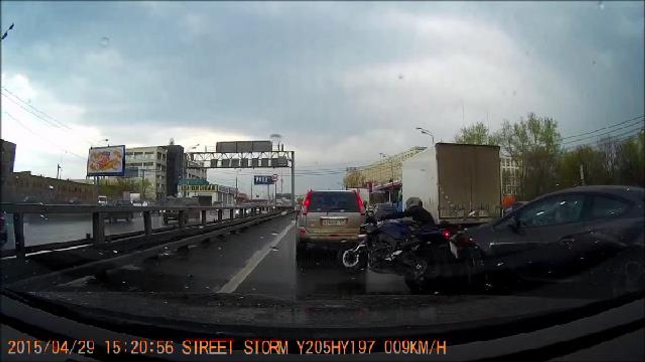 Compilation d'accident de voiture n°203 + Bonus...