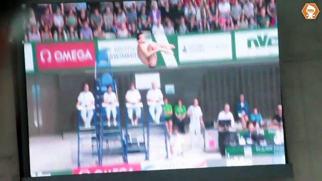 Un homme s'incruste à une compétition de plongeon