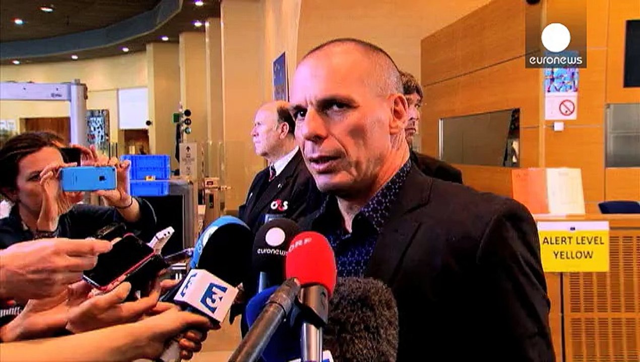 «Καμπανάκι» Κομισιόν για την ελληνική οικονομία- Αισιόδοξος ο Μοσκοβισί για το Eurogroup της 11ης Μαΐου