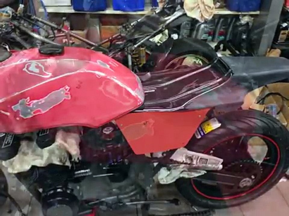 "The Ghost Ninja" a Kawasaki GPZ 750 cafe racer / street tracker