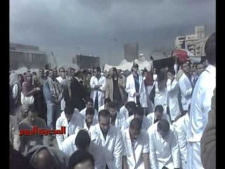 يوميات الثورة: مظاهرة أطباء «قصر العيني»