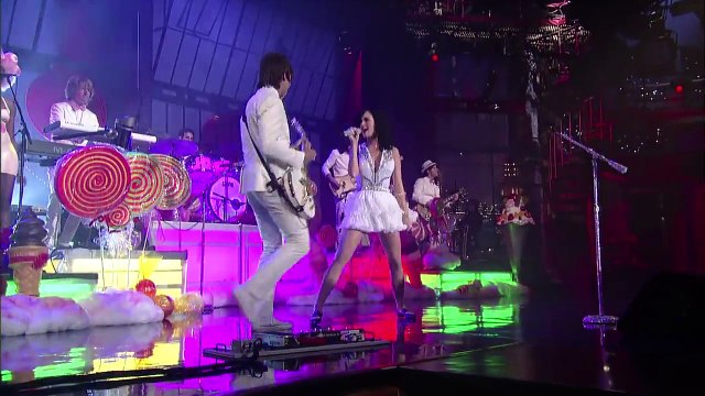 Katy Perry - Hot N Cold (Live on Letterman)