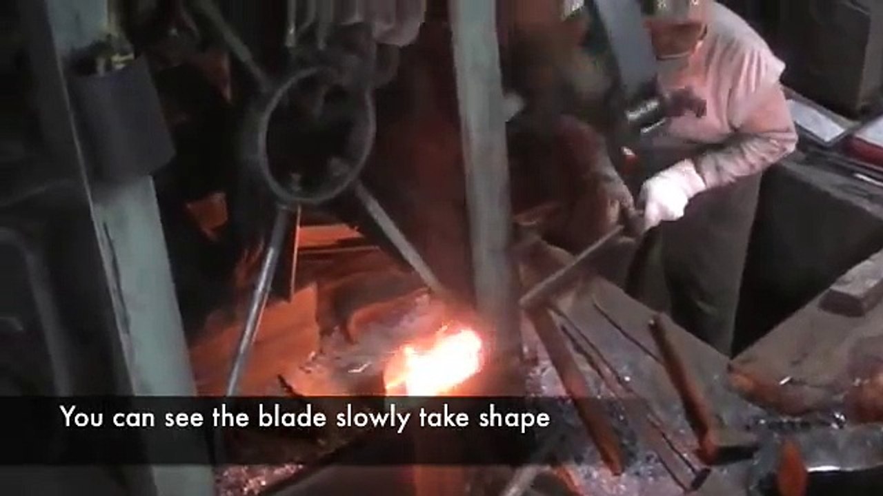 Making Japanese knives - knife forging by Master Blacksmi...