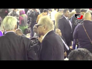محمود عبد العزيز يشارك في عزاء والدة مصطفى بكري