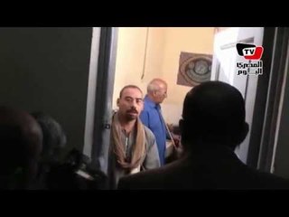 محافظ سوهاج يضبط مدرس يدخن «الشيشة» داخل مدرسة