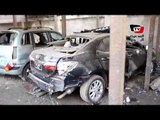 آثار تحطم 3 سيارات في انفجار قنبلتين أمام محكمة بالمنصورة