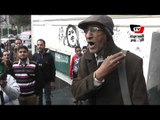 مواطن يهاجم نقيب الصحفيين أثناء دخوله النقابة