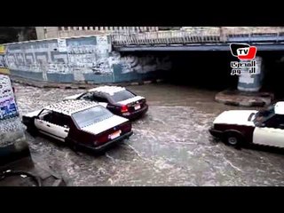 الطقس السييء يضرب الدقهلية ويسقط لوحات إعلانات الطرق