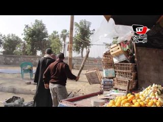 شجار عنيف بين بائع فاكهة والشرطة أثناء حملة إزالة