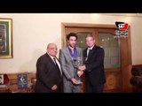 وزير الشباب يكرم رامي عاشور بطل العالم في الإسكواش