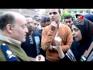 الأمن يطالب متظاهرين بإنهاء سلسلة بشرية في ذكرى «محمد محمود» لعدم وجود تصريح