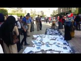 فتيات طلاب ضد الانقلاب ينظمون معرض الحصار أو العنف بجامعة القاهرة