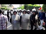 قوات الشرطة تؤمن جامعة المنصورة والأمن المركزي يهتف: جيشك يا مصر .. في السما عالي