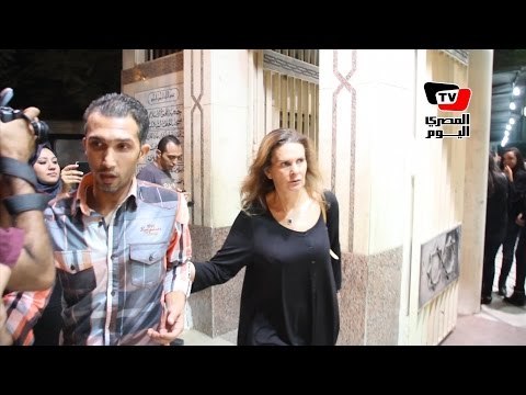 يسرا ودرة في عزاء والدة المخرجة كاملة أبو ذكري