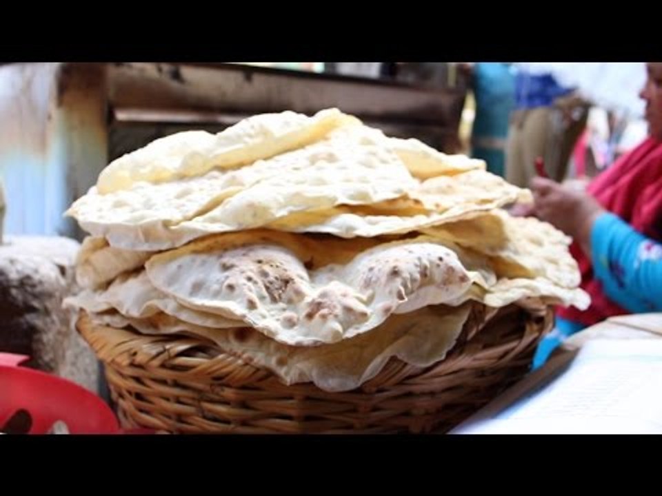 طبلية الكفاح: ثلاث سيدات وحدتهن الحياة وجمعهن «الرقاق»