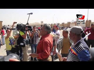 مناوشات بين أنصار مبارك ومصابي الثورة أمام أكاديمية الشرطة