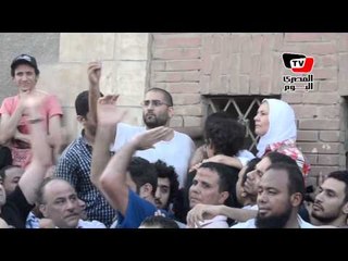 علاء عبد الفتاح في جنازة والده : أبويا مات شهيد .. وانتو عارفين مين اللي قتله