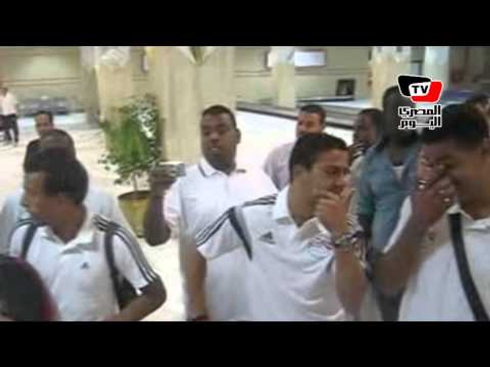 لحظة وصول لاعبو المنتخب الوطنى إلى مطار أسوان