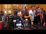 مشادات بين صحفيين ومحامين خلال جلسة إعلان نتيجة سحب الثقة من «عاشور»