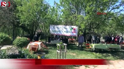Vali ve Belediye Başkanı ormanda çöp topladı