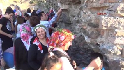 Manisa - Hıdırellez'de Hacet Dede Türbesi'ne Dilek Akını