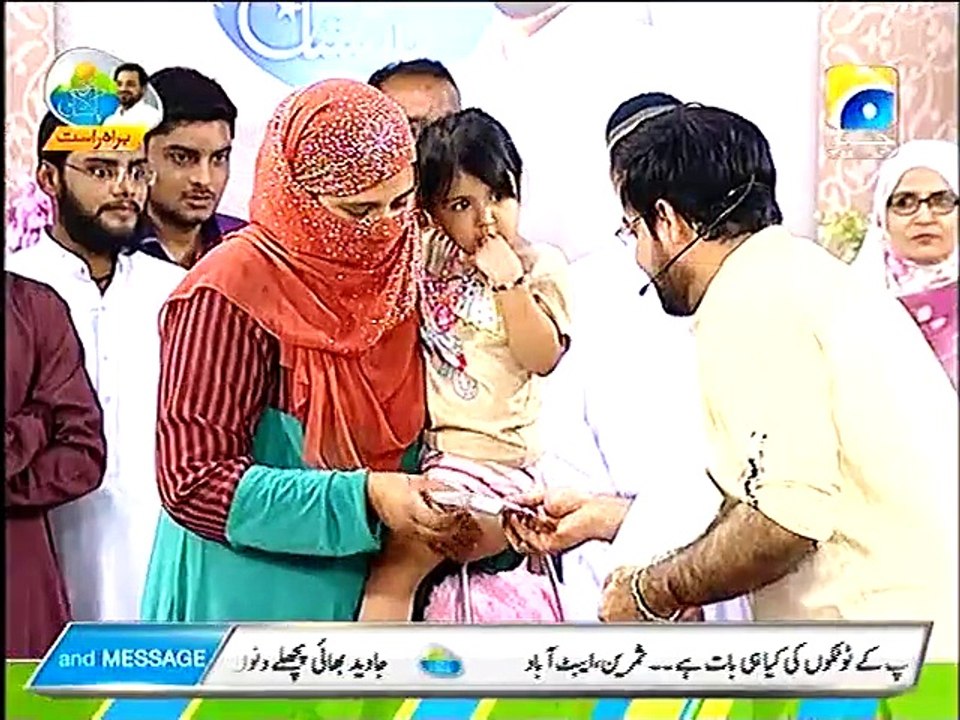 Aamir Liaquat Apne Live Show Me Bht Se Logon Mein Umre K Tickets Bant'te Huye