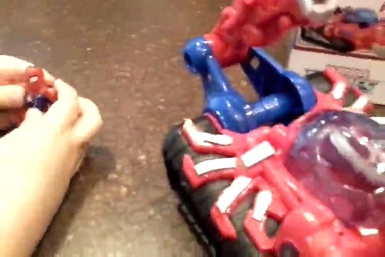 Playskool Heroes Marvel Super Hero Adventures Web Strike Tank Vehicle with Spider-Man Figure