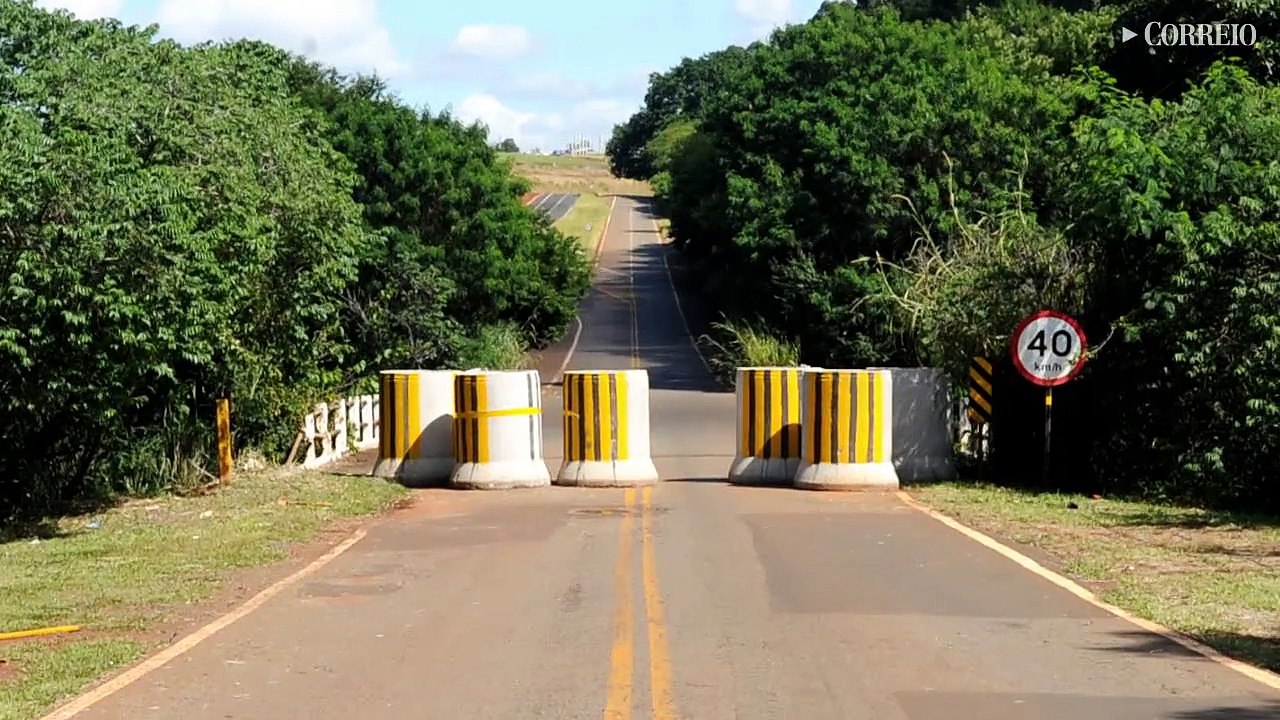Ponte da Rhodia está interditada há 4 meses sem...