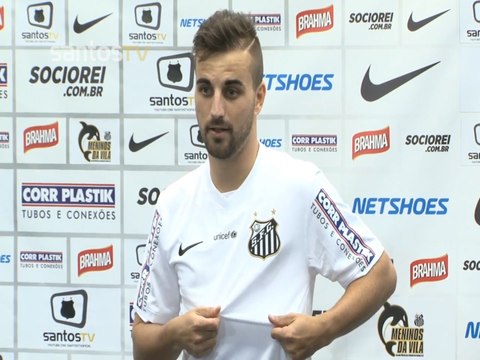 Longuine é apresentado e faz coro para Robinho ficar no Santos