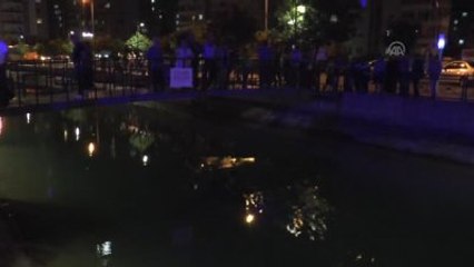 Kamyonet Sulama Kanalına Devrildi: 4 Yaralı