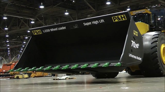 Biggest wheel loader in the world 70 yard super high lift LeTourneau L2350