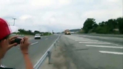 Loucura A Quebra De Asa De Carreta Carregada Mais Irresponsável do Mundo