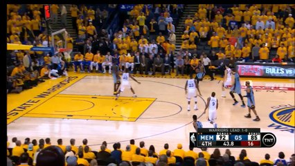 Stephen Curry envoie un air ball
