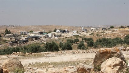 قرية فلسطينية تنتظر تنفيذ قرار هدمها