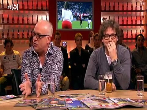 Voetbal International Rene van der Gijp over het 'Verdwaalde' ballenmeisje