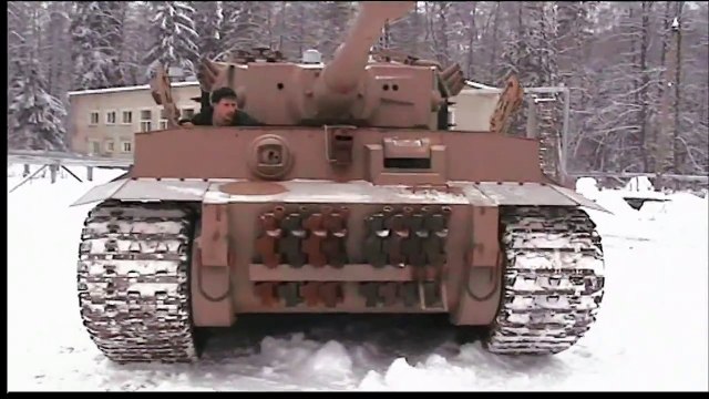 Реплика танка Тигр I на ходу.The tank Tiger I a test drive.