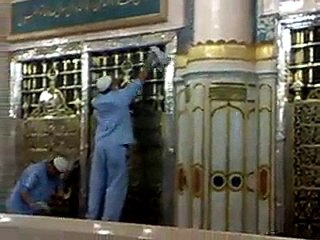 Roza rasool ki jalion ki safai Subhanallah aap ko apni khush naseebi par yaqeen nahi aaye ga